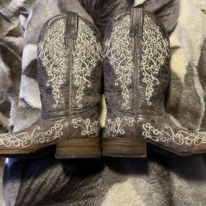Corral boots size 6 1/2